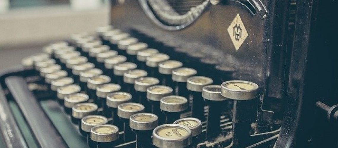 typewriter-407695_640